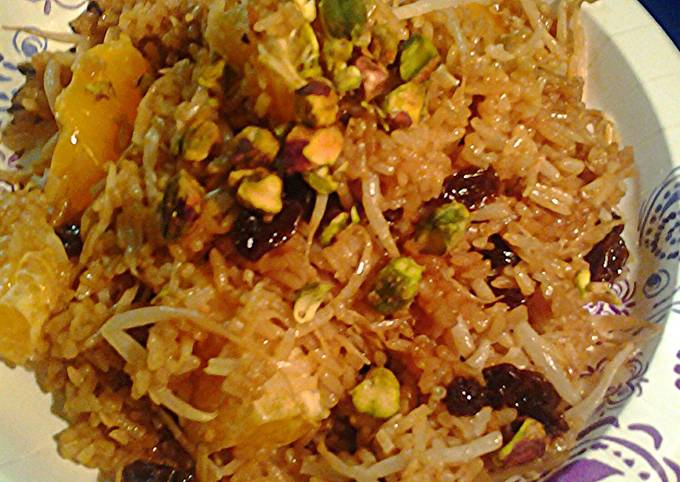 Fried rice with fruit