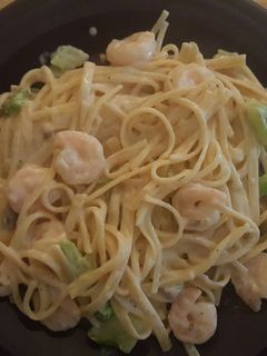 A picture of Garlic Shrimp Alfredo.
