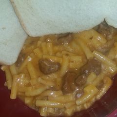 A picture of Spicy Mac N Cheese With Chili.