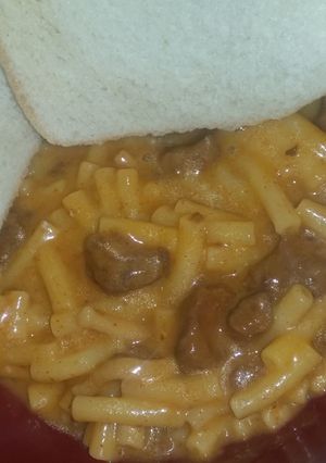A picture of Spicy Mac N Cheese With Chili.