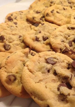 A picture of Chewy Chocolate Chip Cookies.