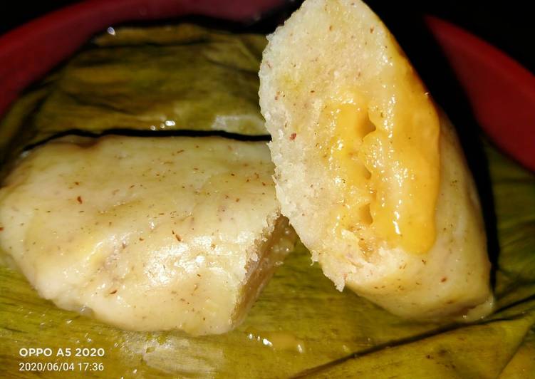 Kue beras isi gula merah