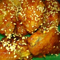 A picture of Korean chicken wings (bonchon-alike).