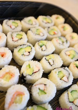 A picture of California Rolls with Salmon and Cream Cheese.