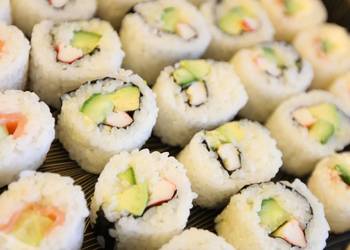 Easiest Way to Prepare Tasty California Rolls with Salmon and Cream Cheese