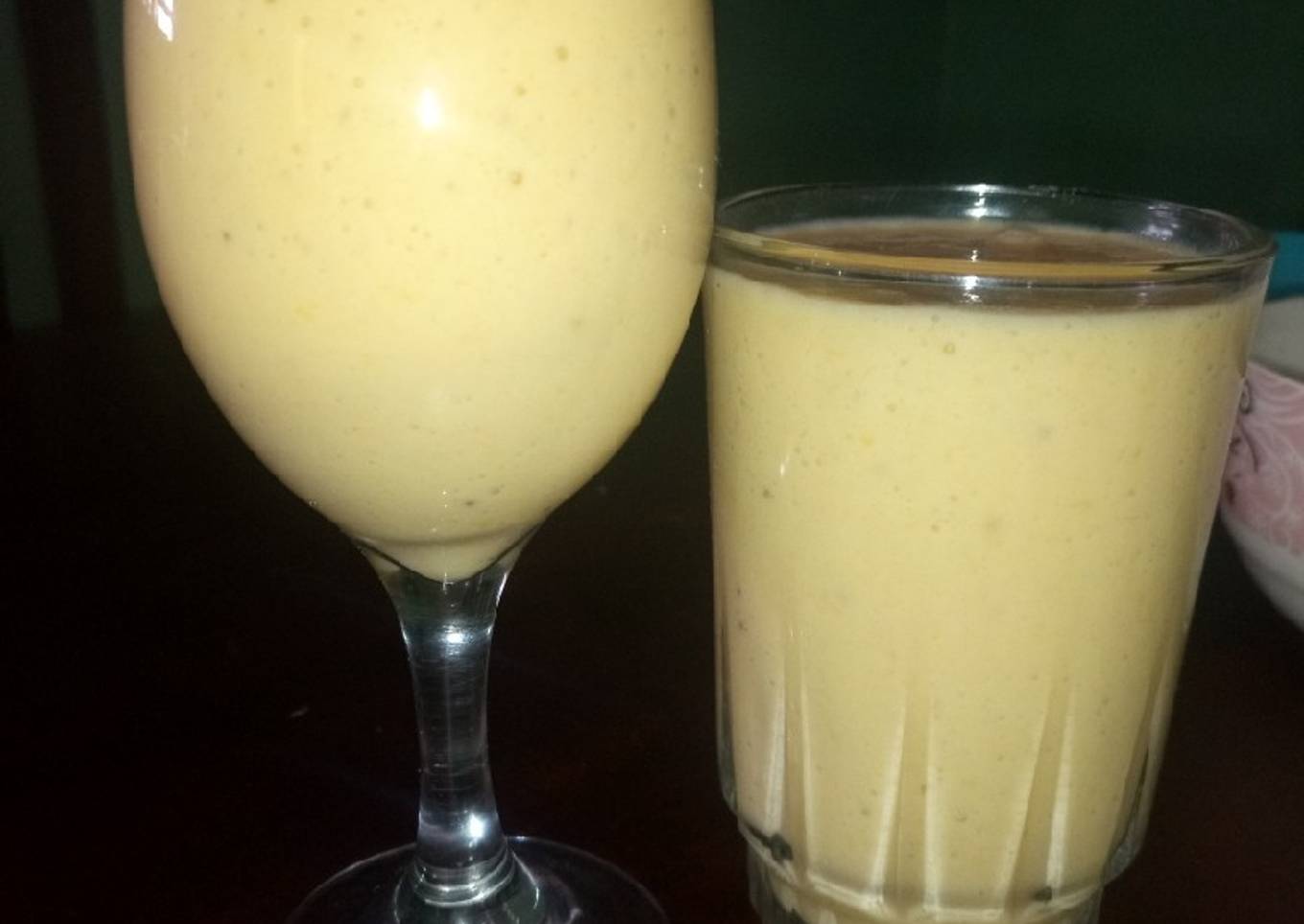 Banana mango smoothie