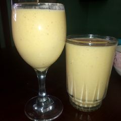Banana mango smoothie A picture of Banana mango smoothie.