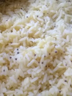 A picture of Rice with turmeric.