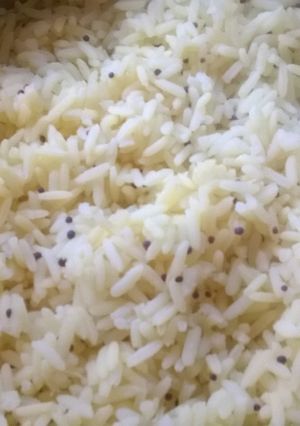 A picture of Rice with turmeric.