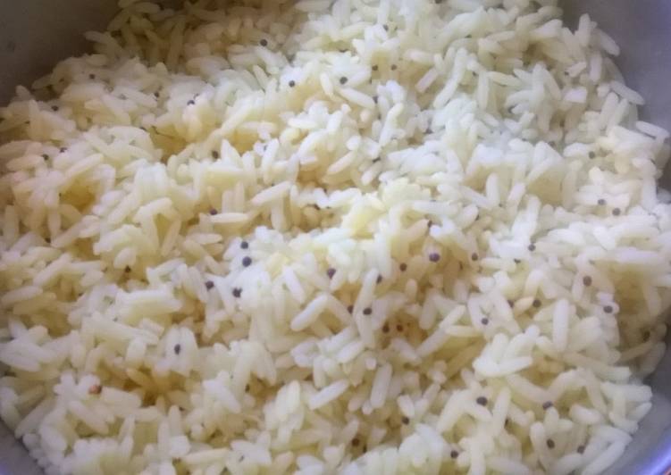 Rice with turmeric