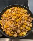 Gà xào ngô khoai tây sốt cay ngọt