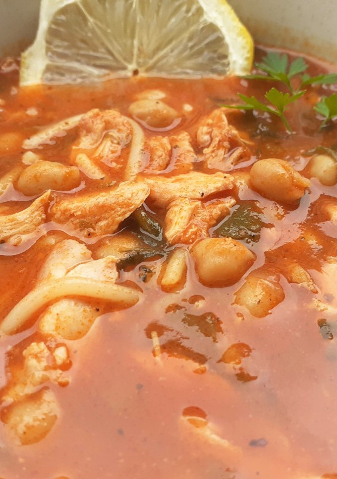 Una foto de Harira Sopa Marroquí - Receta tradicional de Marruecos 🇲🇦