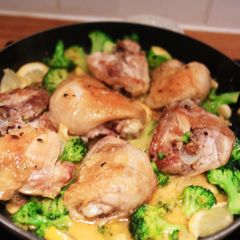 A picture of Creamy Lemon Garlic Chicken.