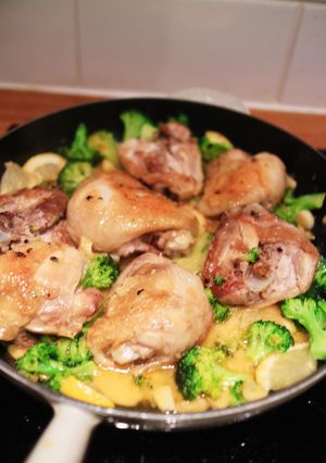 A picture of Creamy Lemon Garlic Chicken.