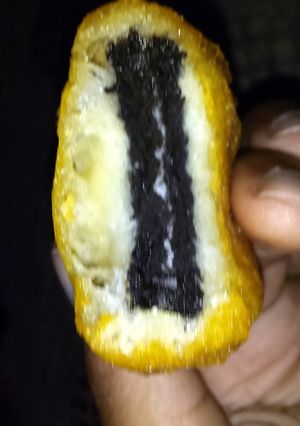 A picture of fried oreo.