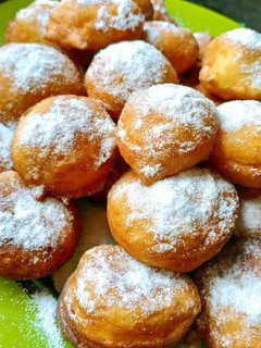Una foto de Buñuelos de yogurt griego