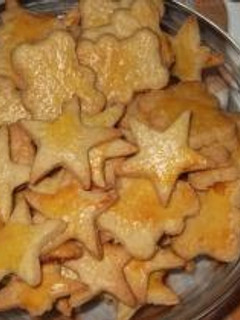 A picture of German Christmas Cookies: Butter Plaetzchen.