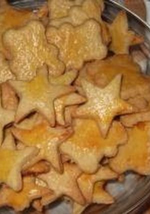 A picture of German Christmas Cookies: Butter Plaetzchen.