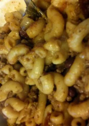 A picture of Chili Mac and cheese.