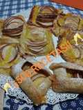 Facturas simples con tapas de empanadas de manzana y pera