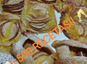Una foto de Facturas simples con tapas de empanadas de manzana y pera