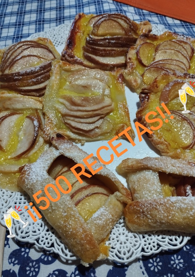 Una foto de Facturas simples con tapas de empanadas de manzana y pera