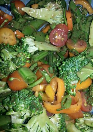 A picture of Fresh vegetable salad.