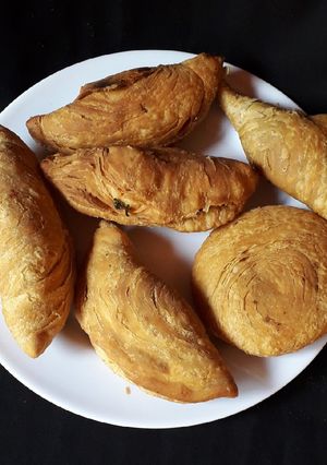 पफ पेटीस (puff patties recipe in marathi) रेसिपी चे मुख्य फोटो 