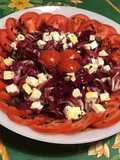 Salade de tomates, trevisana, feta et dulce sauce olive, ciboulette