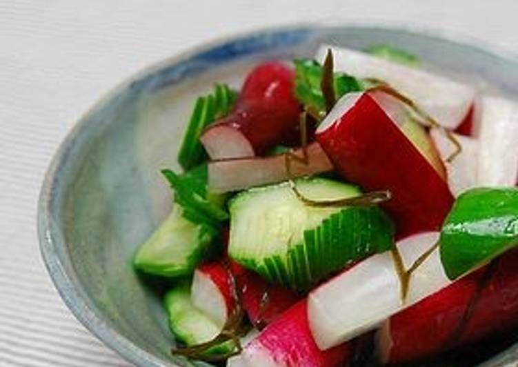 Simple Way to Prepare Speedy Pickled Radish and Cucumber