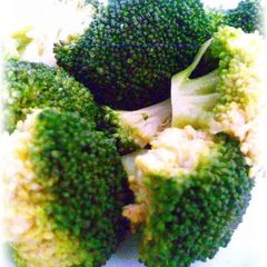 A picture of How to Boil Bright Green Broccoli in the Microwave.