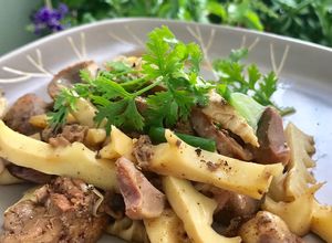 Hình của món Lòng gà xào măng / Miến măng gà.