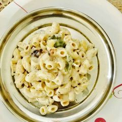 A picture of Macroni pasta.