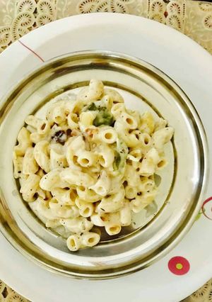 A picture of Macroni pasta.