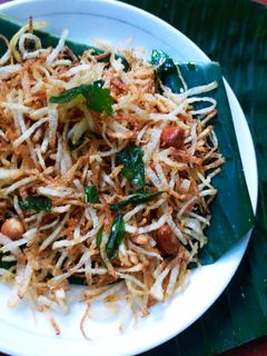 ঝুরি আলুভাজা(Jhuri aloo bhaja recipe in bengali) রেসিপির প্রধান ছবি