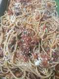 Fideos integrales con carne picada a mano