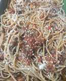 Fideos integrales con carne picada a mano