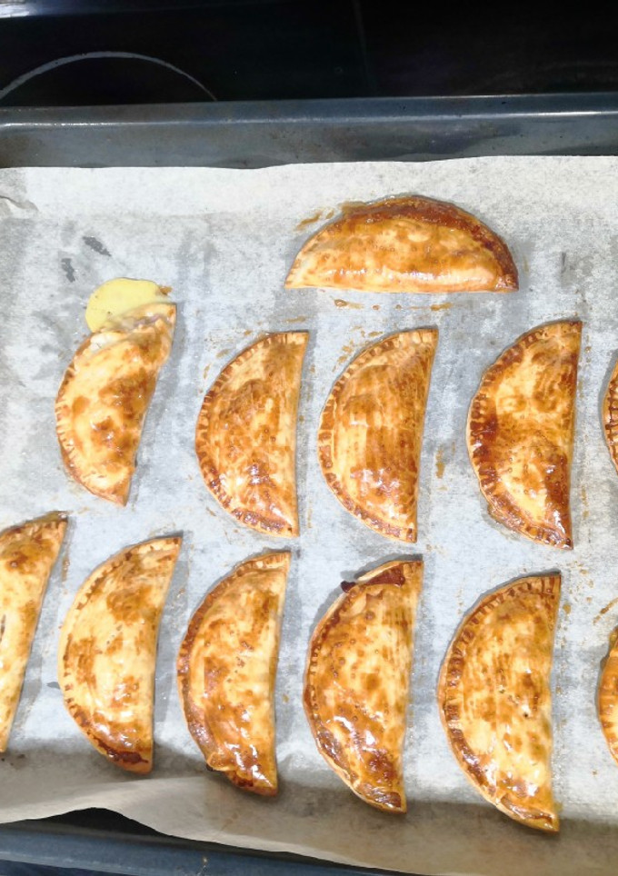 Una foto de Empanadillas de bacon y queso