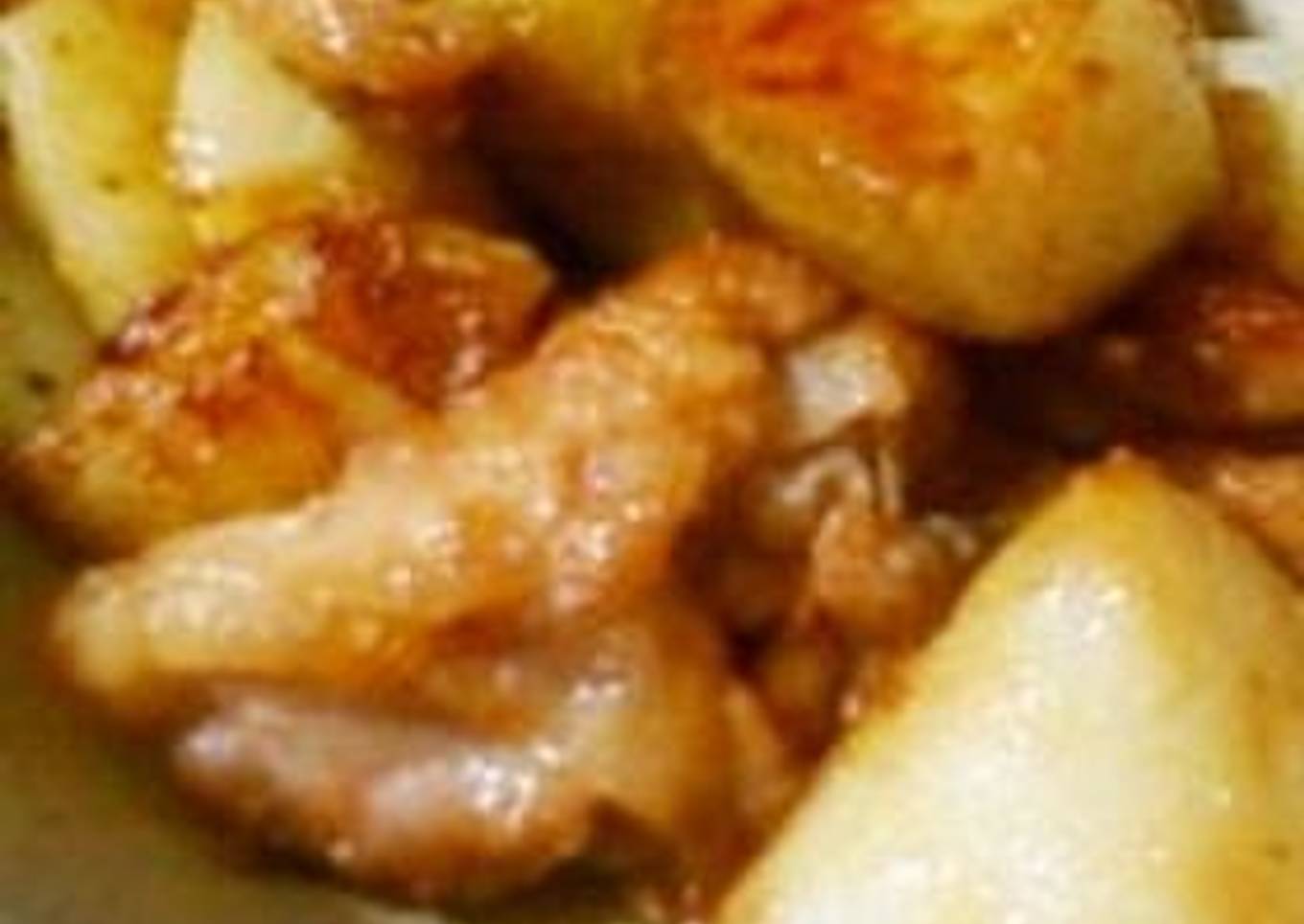 Fry fresh potatoes and pork with butter and soy