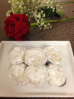 A picture of Soft Mexican Wedding Cookies.