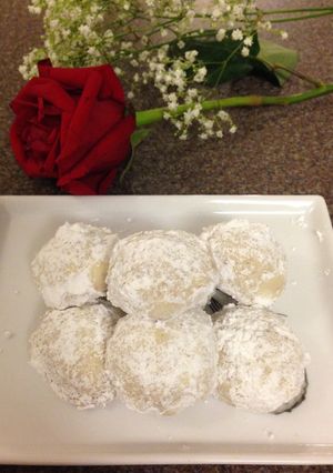 A picture of Soft Mexican Wedding Cookies.
