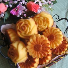 A picture of Honey and Lemon Muffins.