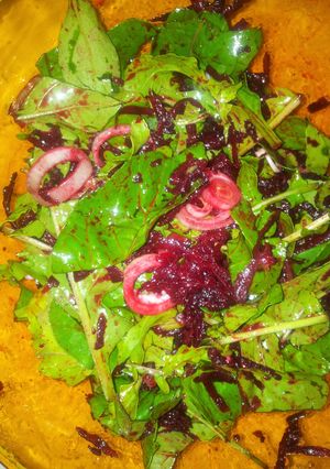 A picture of Beetroot arugula salad.
