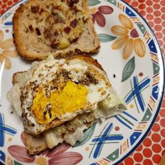 A picture of Eggs on toast + hashbrowns.