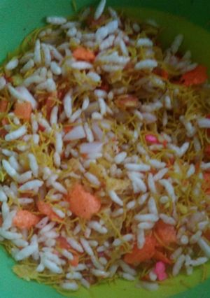 A picture of Jhatpat bhel.