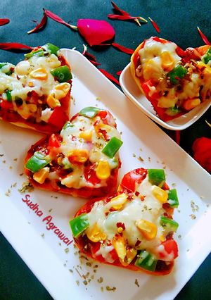 हार्ट शेप पिज़्ज़ा होम मेड बेस से(Heart shape pizza home made base se recipe in Hindi) रेसिपी मुख्य फोटो