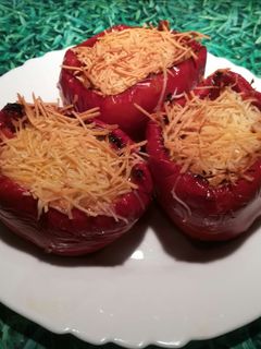 Una foto de Pimientos rellenos de carne y nata