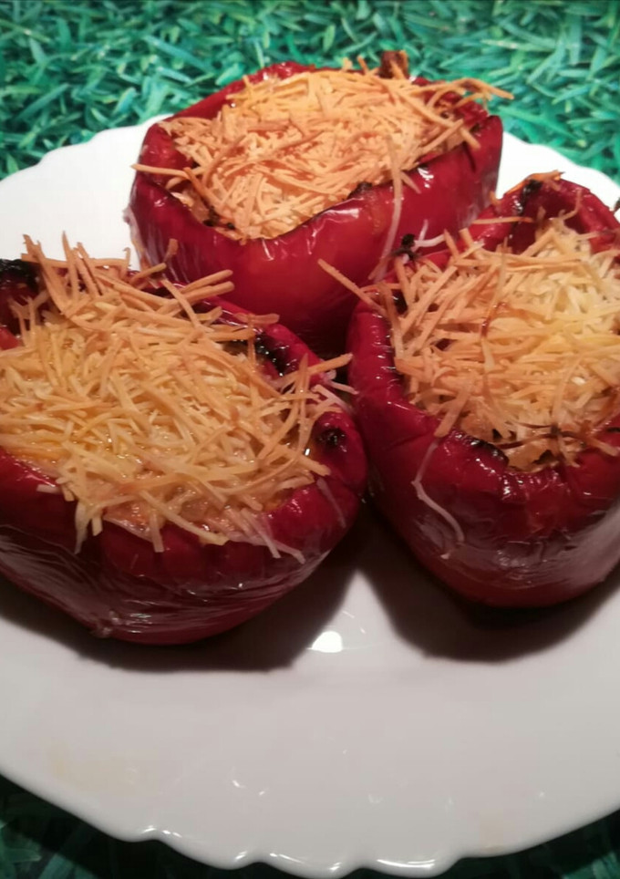 Una foto de Pimientos rellenos de carne y nata