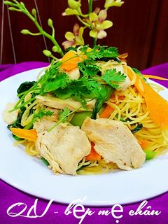 Hình của món Mì trứng xào thịt gà.