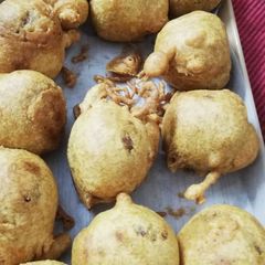A picture of Batata vada.